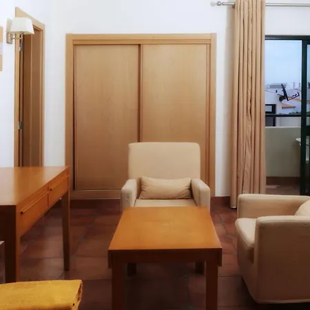 オシアナス アパートホテル 4*